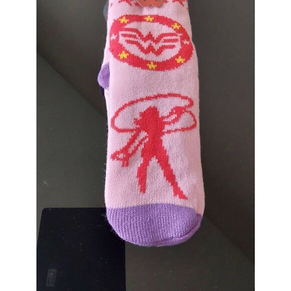 Wonder Woman Sherpa lined socks New/One size - Picture 1 of 5